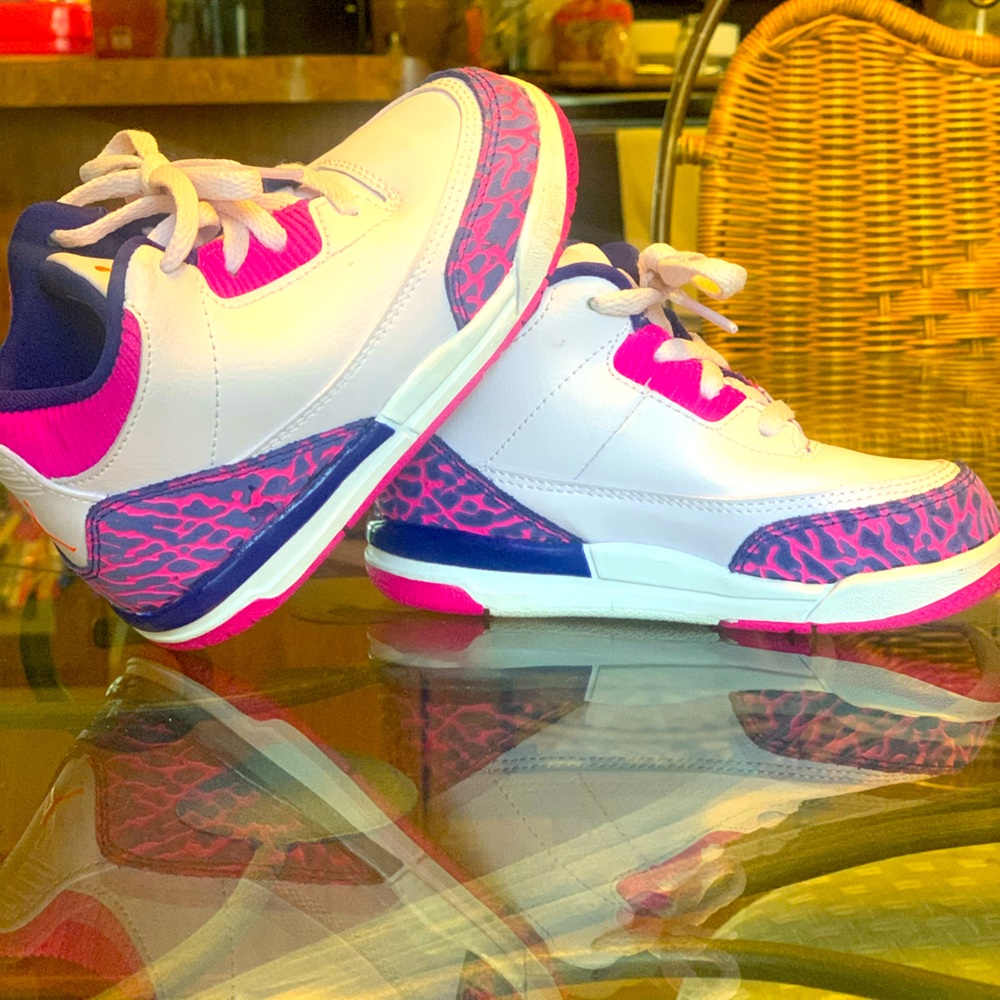 Girls Jordan 3 Retro 🤍💗💜